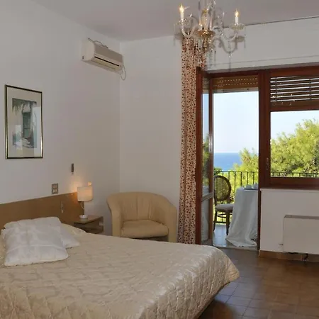 Hotel Eden Park 3*