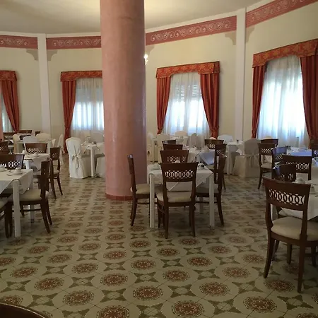 Отель Eden Park 3*