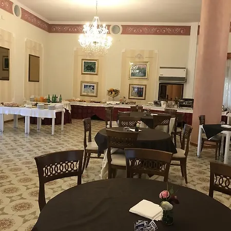 Отель Eden Park 3*