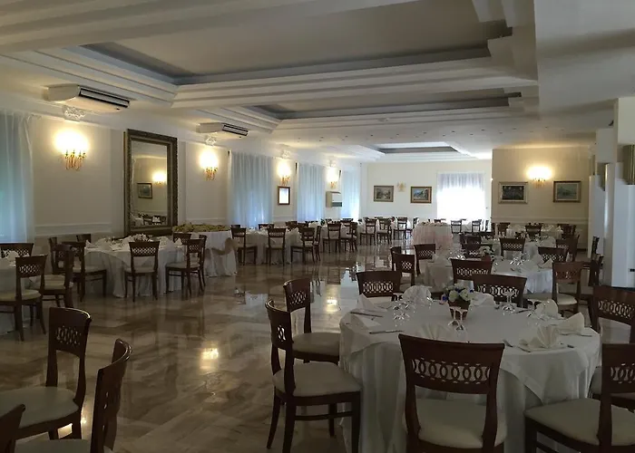 מלון Eden Park 3*